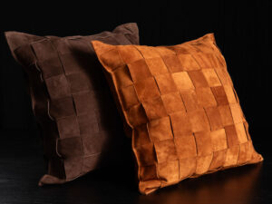 NEW IN! Almohadón Gamuza Entrelazada